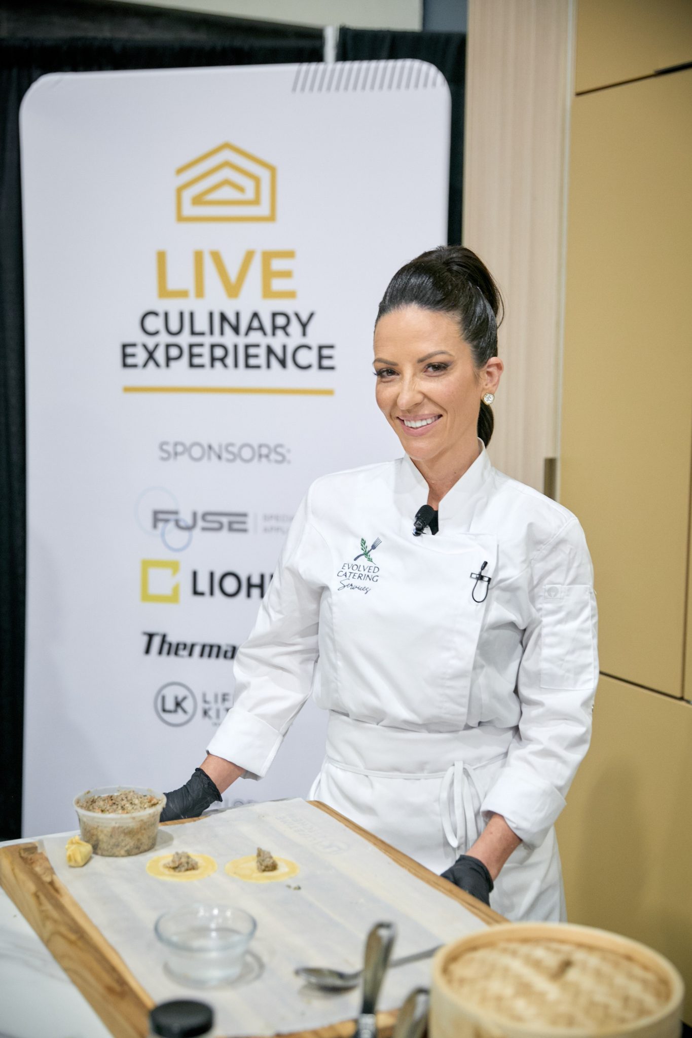 Professional chef smiling at the Live Culinary Experience sponsored by LiOher.